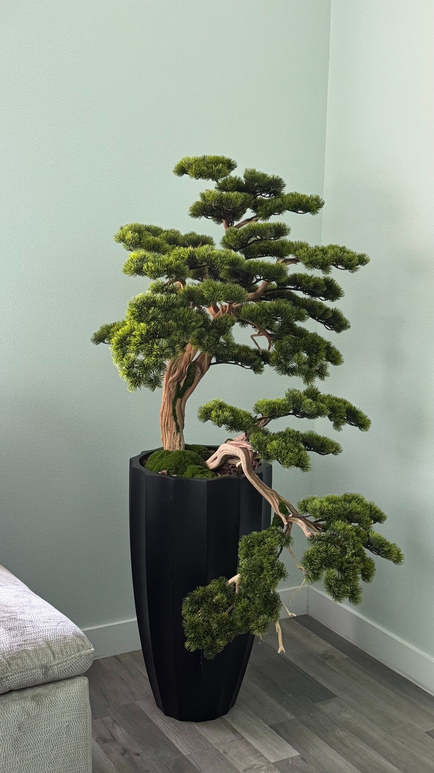Künstlicher Bonsai-Baum „1,5 m“ in einem mattschwarzen Pflanzgefäß